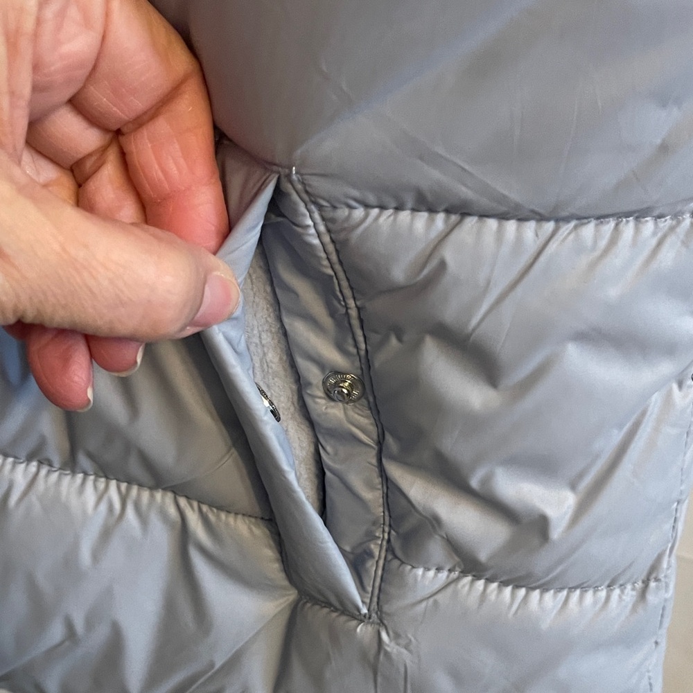 Old Navy Daylight Gray Puffer Vest XS Like New! - Picture 3 of 11
